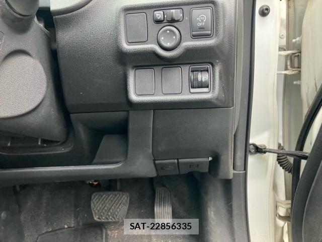 Nissan NOTE 2013-01 8660802-18