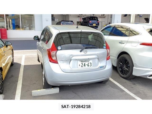 Nissan NOTE 2013-09 8660798-1