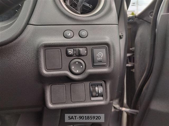 Nissan NOTE 2013-09 8660790-18