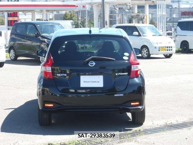 Nissan NOTE 2018-02 8660775-3