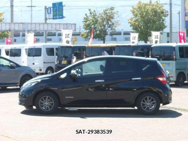 Nissan NOTE 2018-02 8660775-4