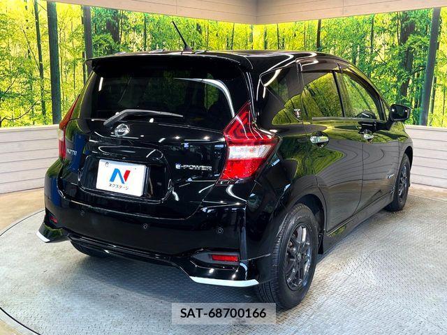 Nissan NOTE 2017-04 8686211-17