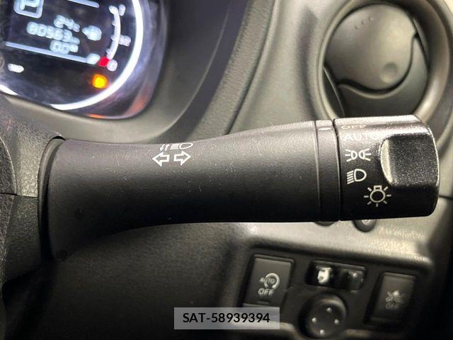 Nissan NOTE 2016-11 8744907-6