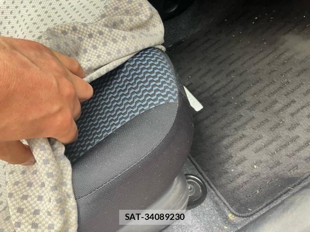 Nissan NOTE 2014-07 8744916-17