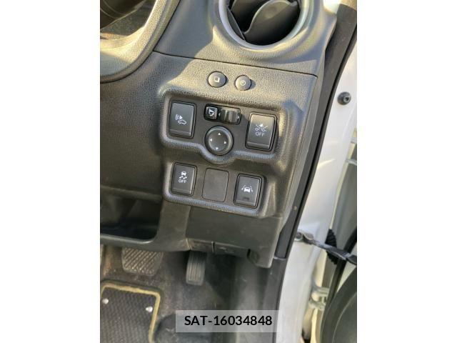 Nissan NOTE 2017-12 8744914-18
