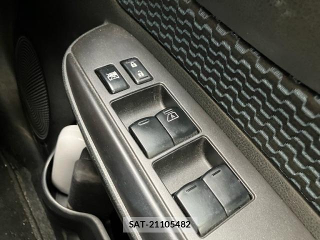 Nissan NOTE 2012-09 8744923-11