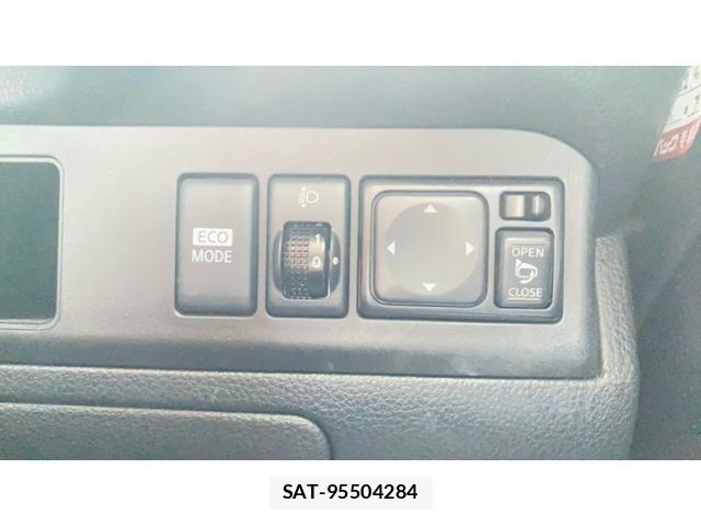 Nissan NOTE 2012-03 8744922-17