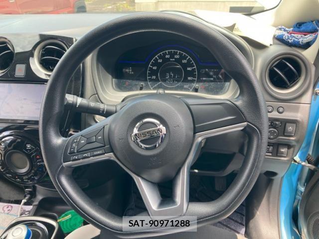 Nissan NOTE 2016-11 8744915-9