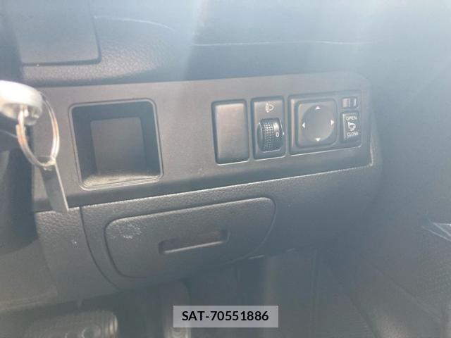 Nissan NOTE 2010-02 8781469-13