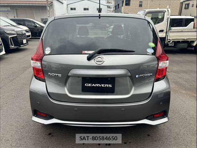 Nissan NOTE 2017-08 8781451-8