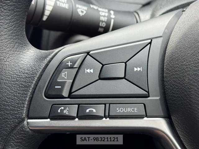 Nissan NOTE 2017-08 8796987-9