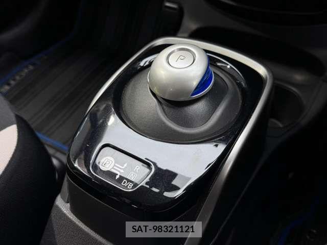 Nissan NOTE 2017-08 8796987-13