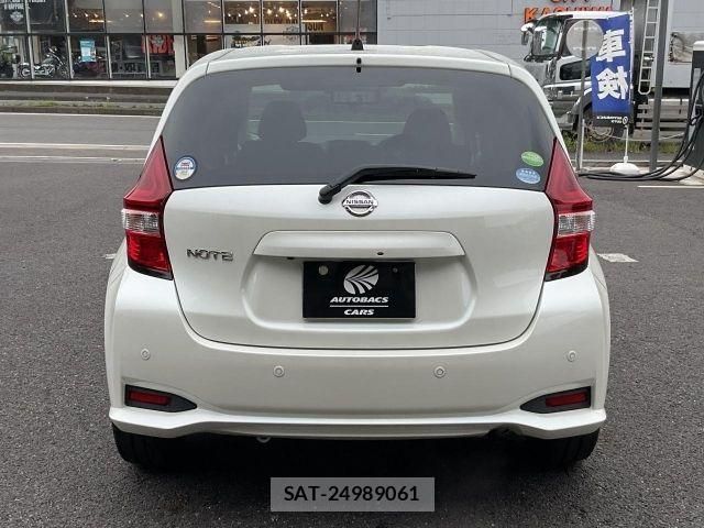 Nissan NOTE 2018-02 8796992-4