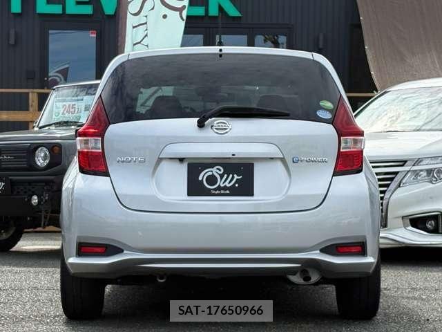 Nissan NOTE 2016-11 8796997-5