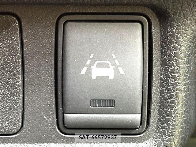 Nissan NOTE 2017-07 8796984-6