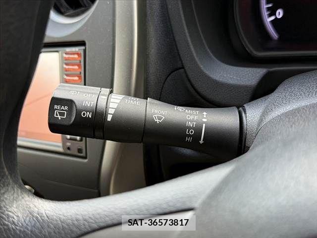 Nissan NOTE 2013-09 8830907-23