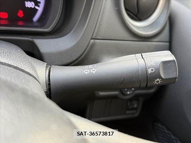 Nissan NOTE 2013-09 8830907-24