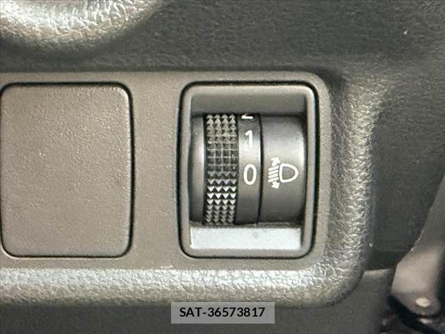 Nissan NOTE 2013-09 8830907-26