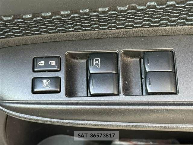 Nissan NOTE 2013-09 8830907-27