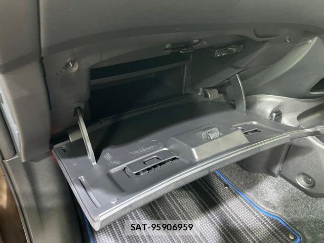 Nissan NOTE 2017-11 8830873-6