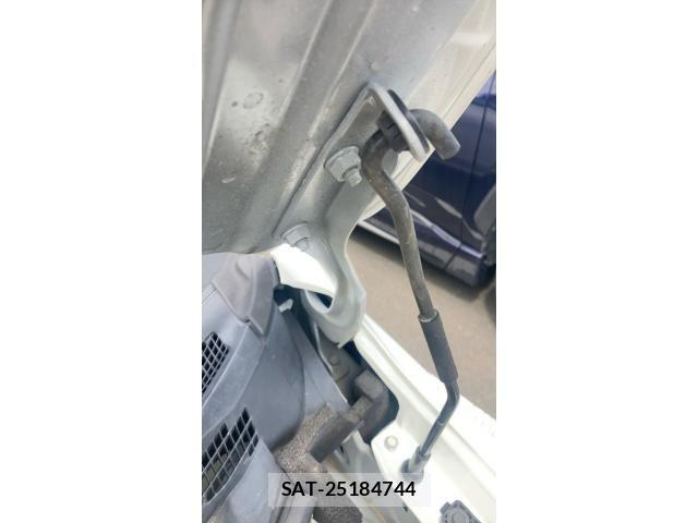 Nissan NOTE 2013-09 8830912-28