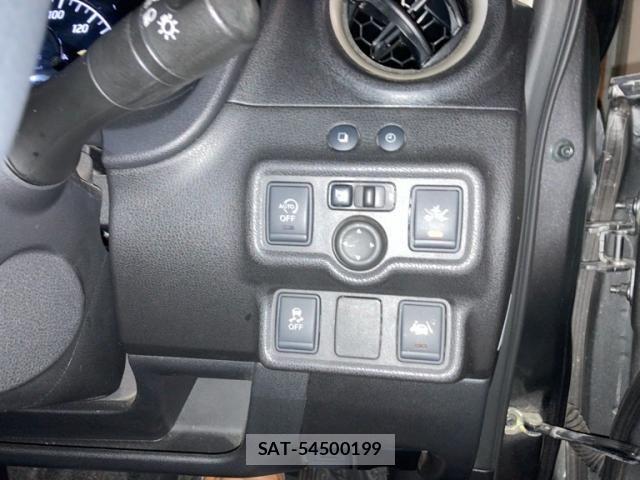 Nissan NOTE 2014-10 8830910-16