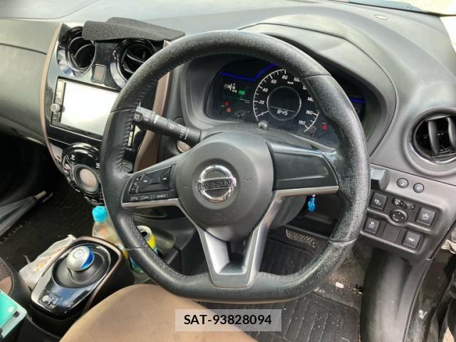 Nissan NOTE 2017-09 8830898-21