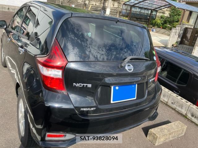 Nissan NOTE 2017-09 8830898-4