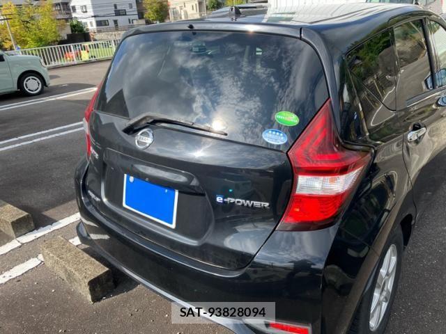 Nissan NOTE 2017-09 8830898-6