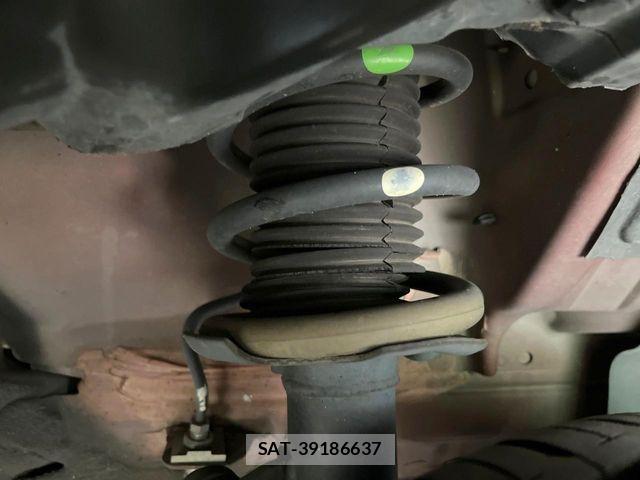Nissan NOTE 2015-05 8830889-17