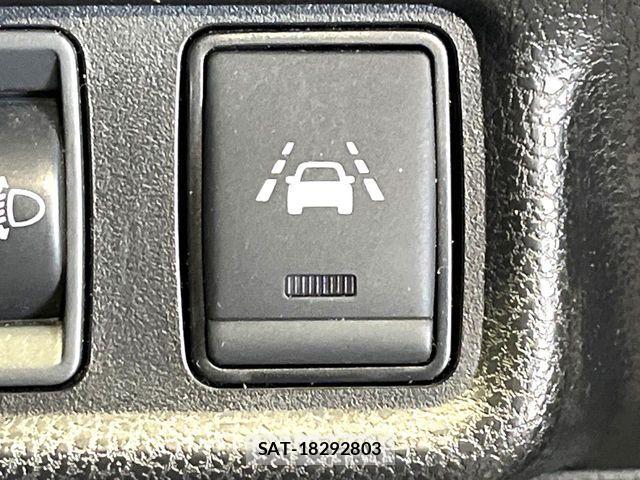 Nissan NOTE 2018-01 8830893-6