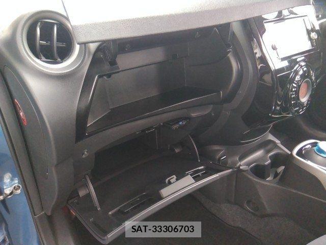Nissan NOTE 2018-05 8830890-23