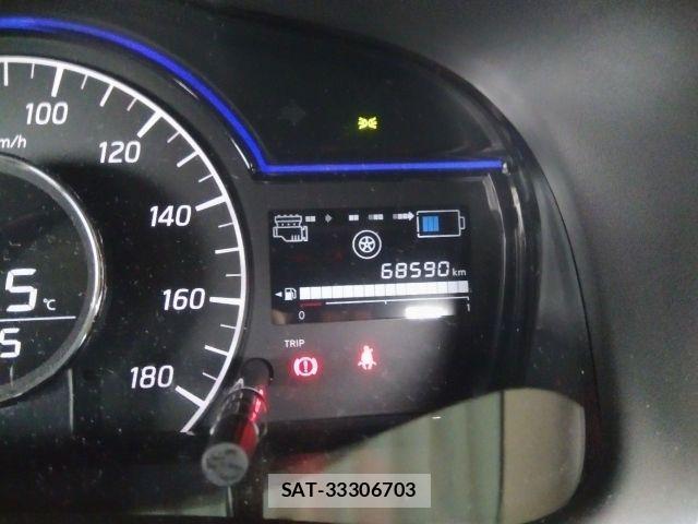 Nissan NOTE 2018-05 8830890-29