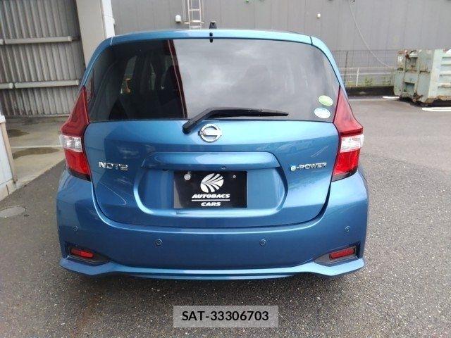 Nissan NOTE 2018-05 8830890-4
