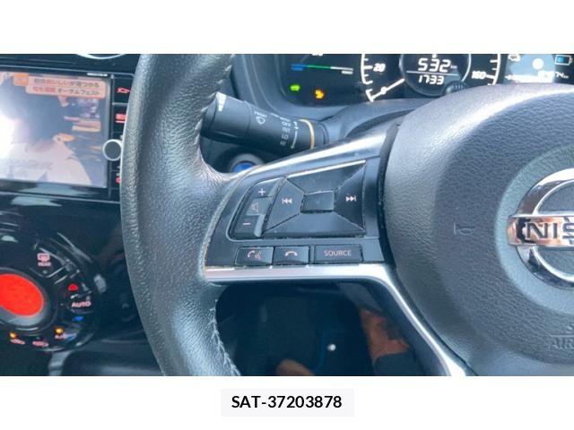 Nissan NOTE 2017-10 8830899-12