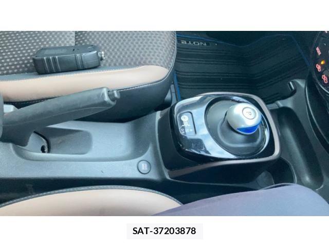 Nissan NOTE 2017-10 8830899-19