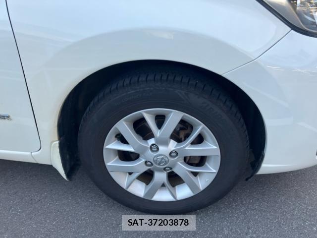 Nissan NOTE 2017-10 8830899-2
