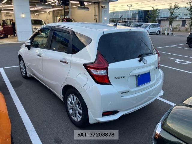 Nissan NOTE 2017-10 8830899-4