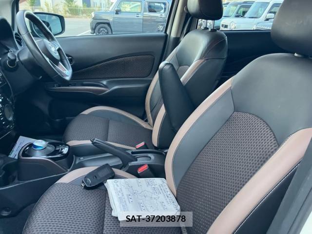 Nissan NOTE 2017-10 8830899-5