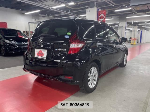 Nissan NOTE 2017-05 8830894-2