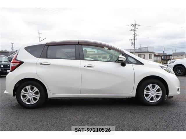 Nissan NOTE 2018-05 8850211-26