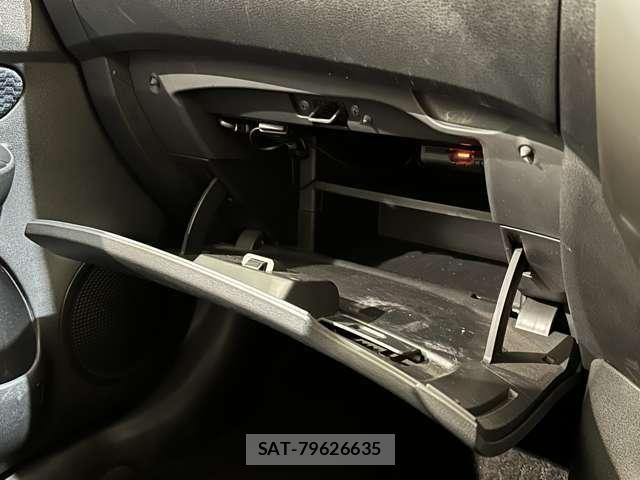 Nissan NOTE 2013-01 8850227-23