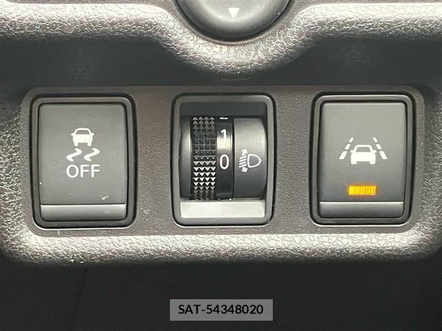 Nissan NOTE 2016-11 8850228-23