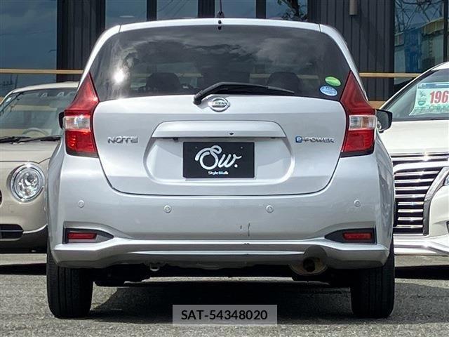 Nissan NOTE 2016-11 8850228-5