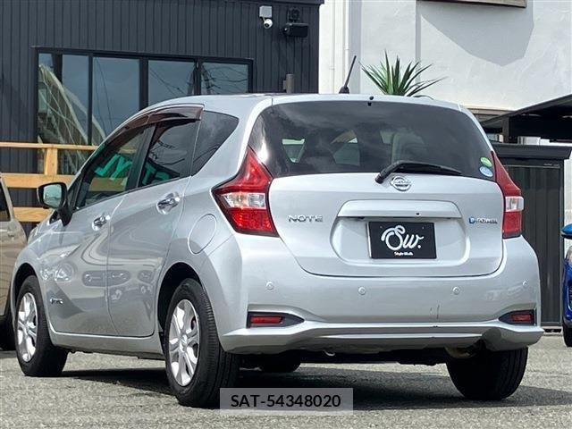 Nissan NOTE 2016-11 8850228-6