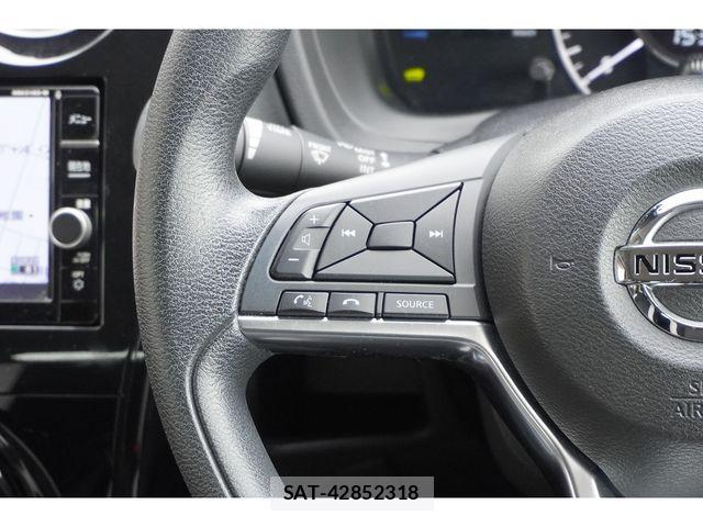 Nissan NOTE 2018-08 8849041-27