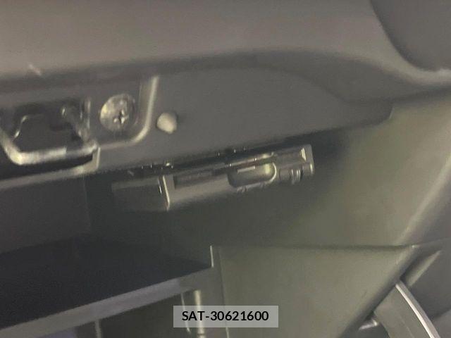 Nissan NOTE 2017-08 8850209-5
