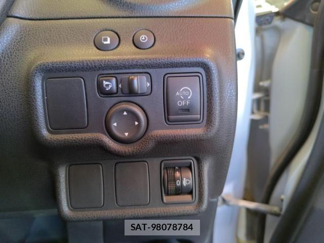 Nissan NOTE 2013-12 8850222-15