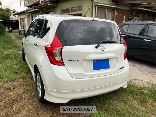 Nissan NOTE 2012-11 8850233-4