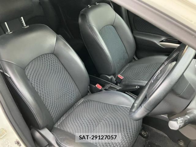 Nissan NOTE 2012-11 8850233-6